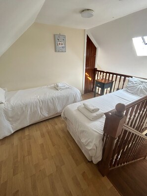 Suite – premium, eget bad | Individuelt dekorert, skrivebord og skrivebord for bærbar PC