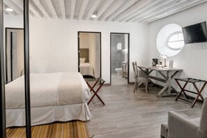 Family Room | Premium bedding, free minibar items, in-room safe, desk - La Morada (San Miguel de Allende)