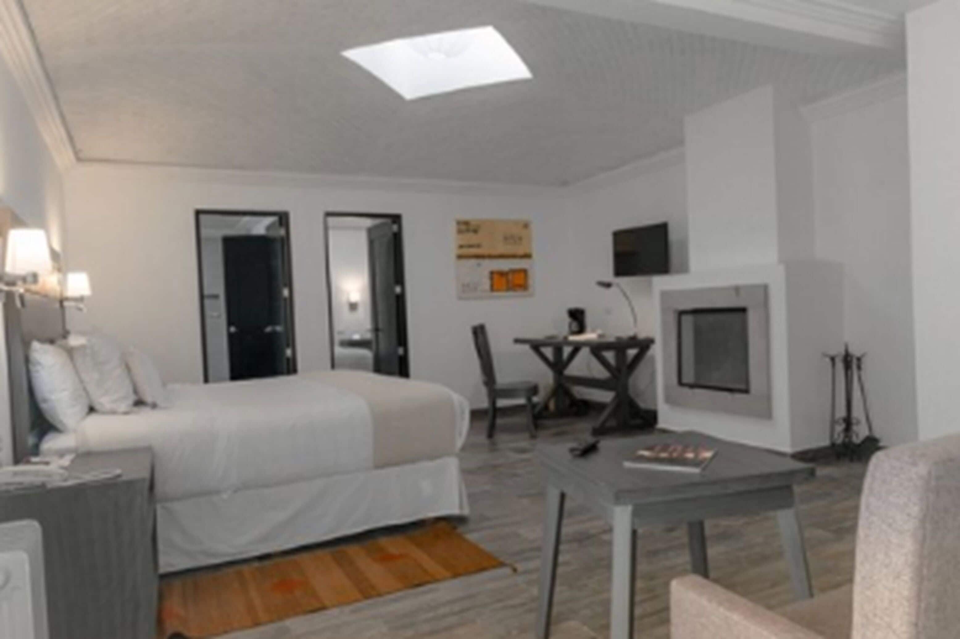 family room | 1 bedroom, premium bedding, free minibar items, in-room safe