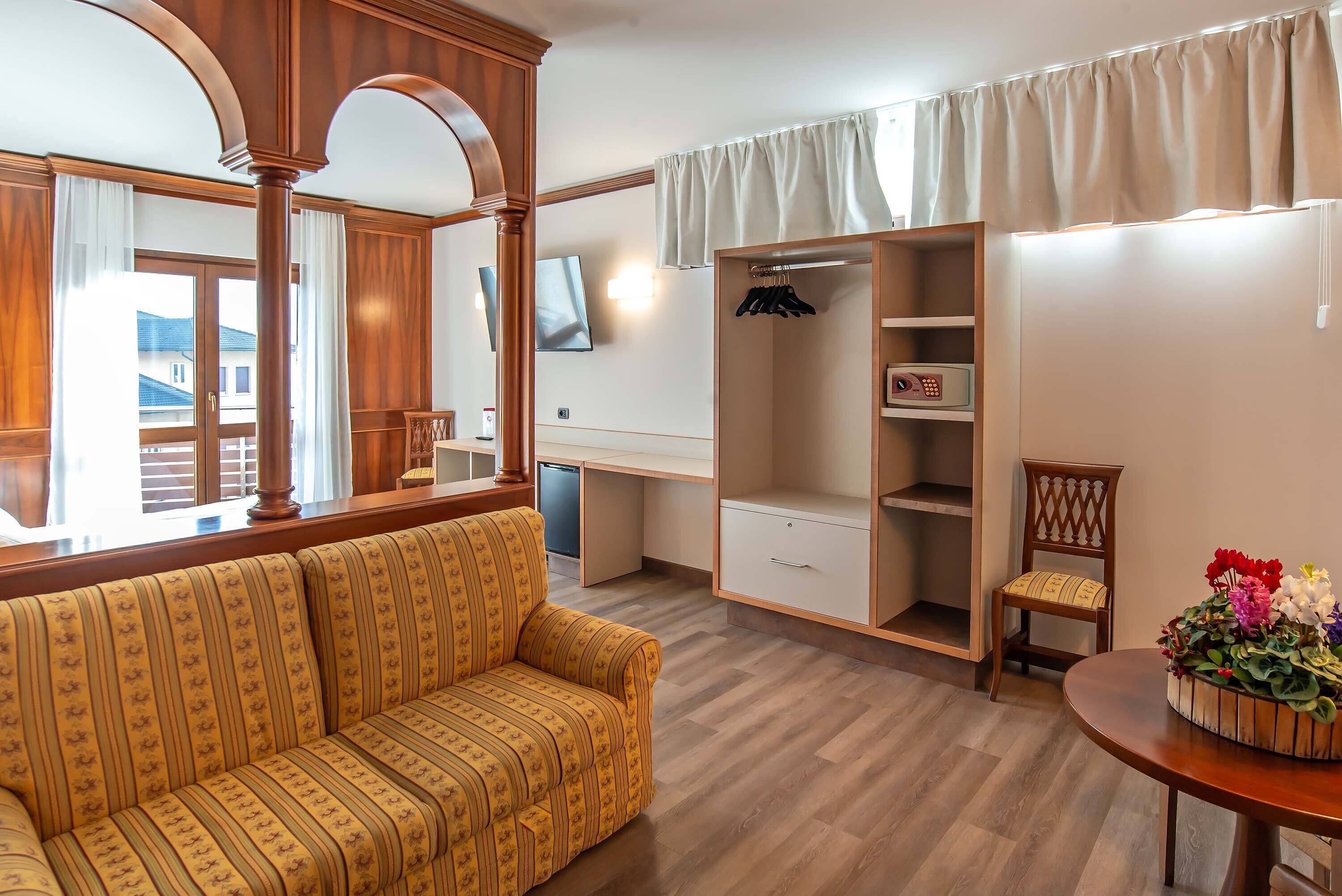 deluxe double room, balcony | 1 bedroom, premium bedding, memory-foam beds, in-room safe