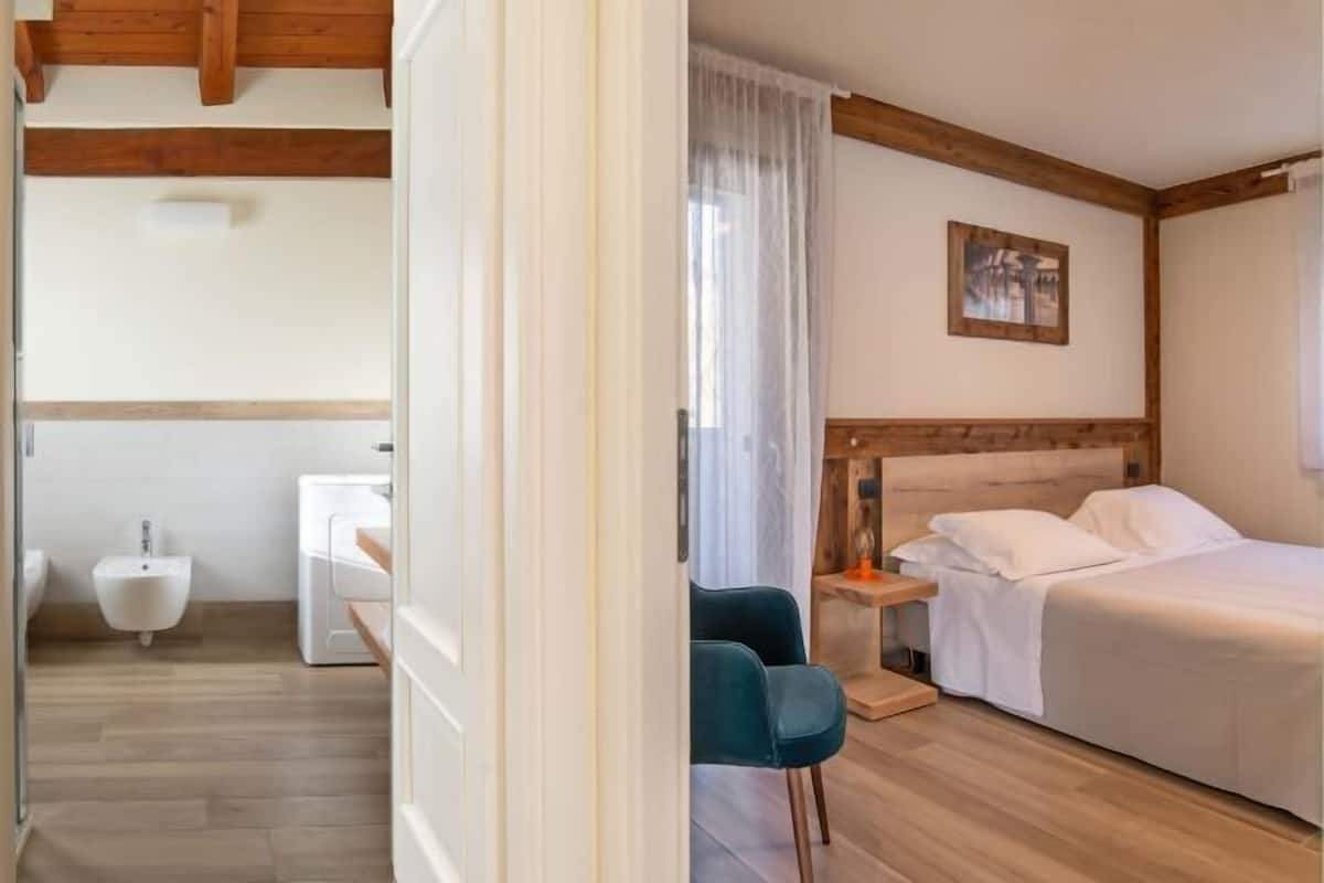 1 bedroom, premium bedding, memory foam beds, in-room safe