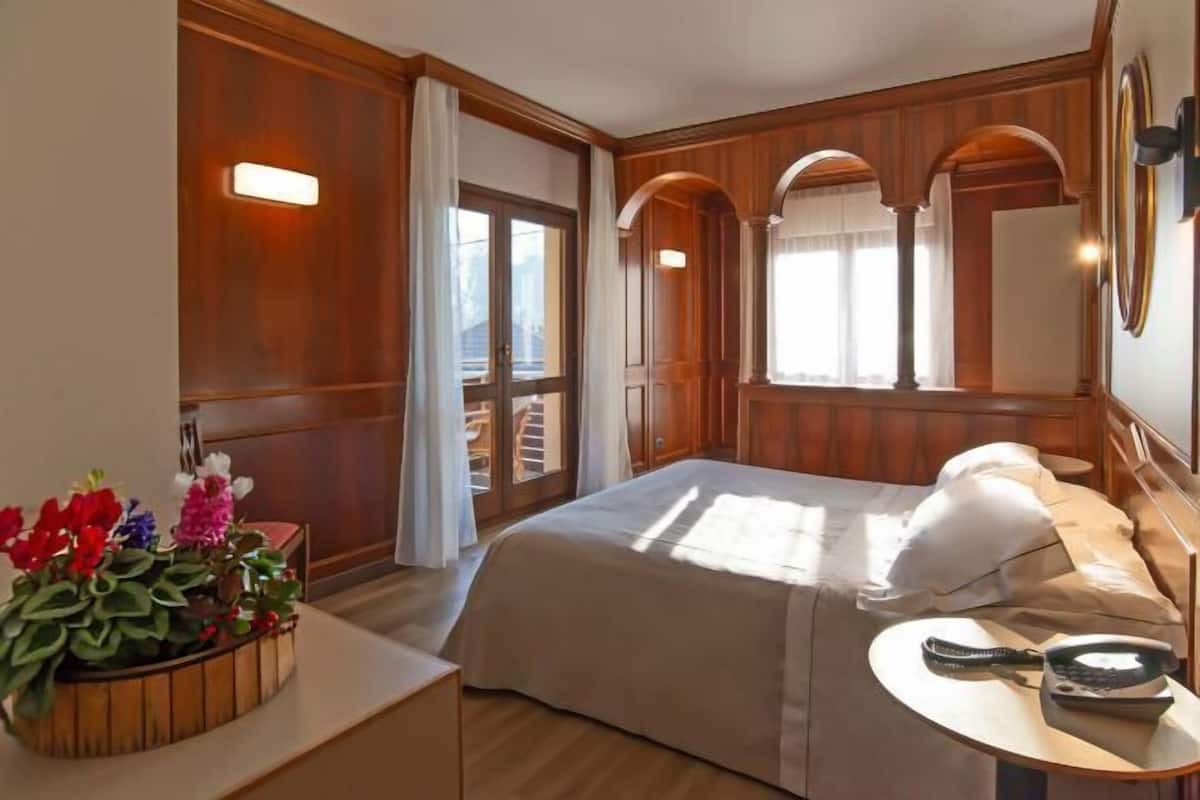 1 bedroom, premium bedding, memory foam beds, in-room safe