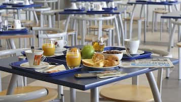 Desayuno buffet todos los días (con cargo)