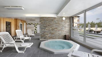 Indoor spa tub