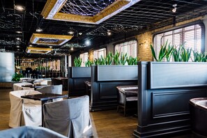 Breakfast, lunch served; Modern European cuisine, alfresco dining