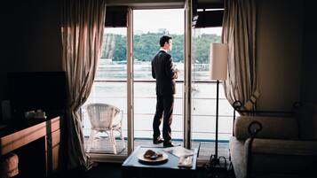 Habitación doble clásica, vista al río | Caja de seguridad en la habitación, escritorio y cunas gratuitas