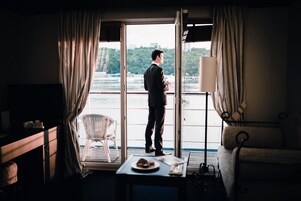 Classic Tek Büyük Yataklı Oda, Nehir Manzaralı | Odada kasa, masa, ücretsiz beşik/çocuk yatağı, seyahat beşiği 