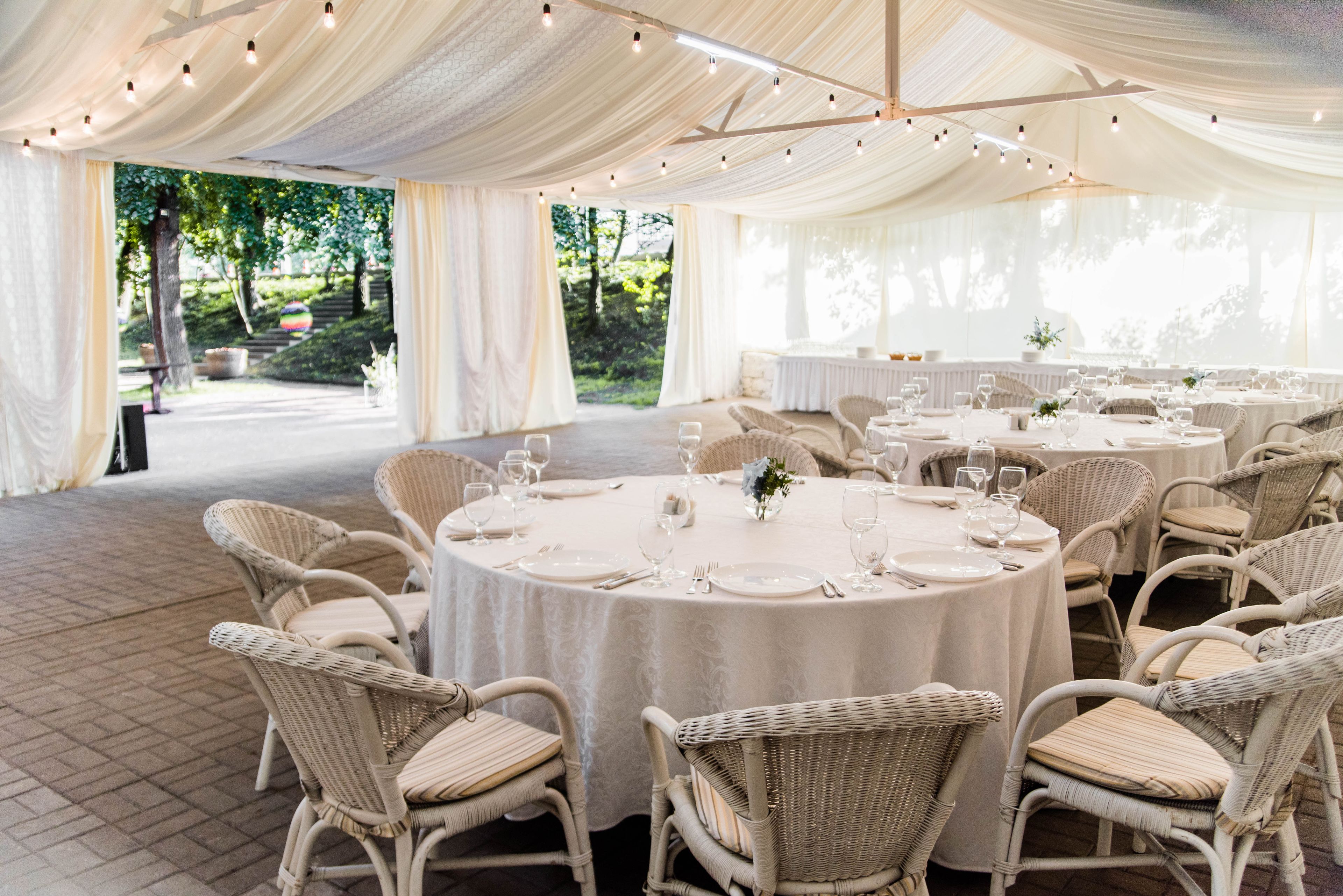 Breakfast, lunch served; Modern European cuisine, al fresco dining 