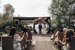 Kahvaltı, öğle yemeği sunulur, Modern Avrupa mutfağı, açık havada yemek 