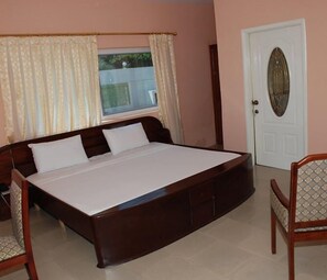 Individually decorated, desk, free WiFi, bed sheets