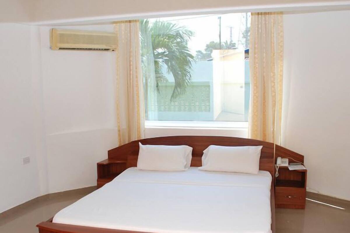 Individually decorated, desk, free WiFi, bed sheets