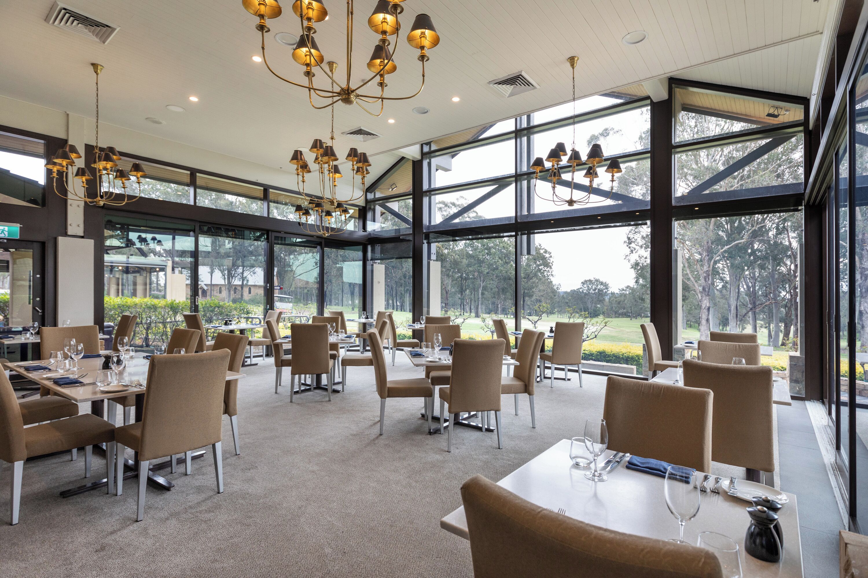 Breakfast, lunch, dinner served; golf course views 