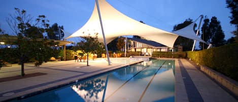 Piscina estreita