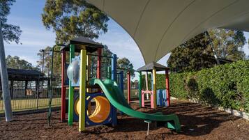 Área de juegos infantiles al aire libre