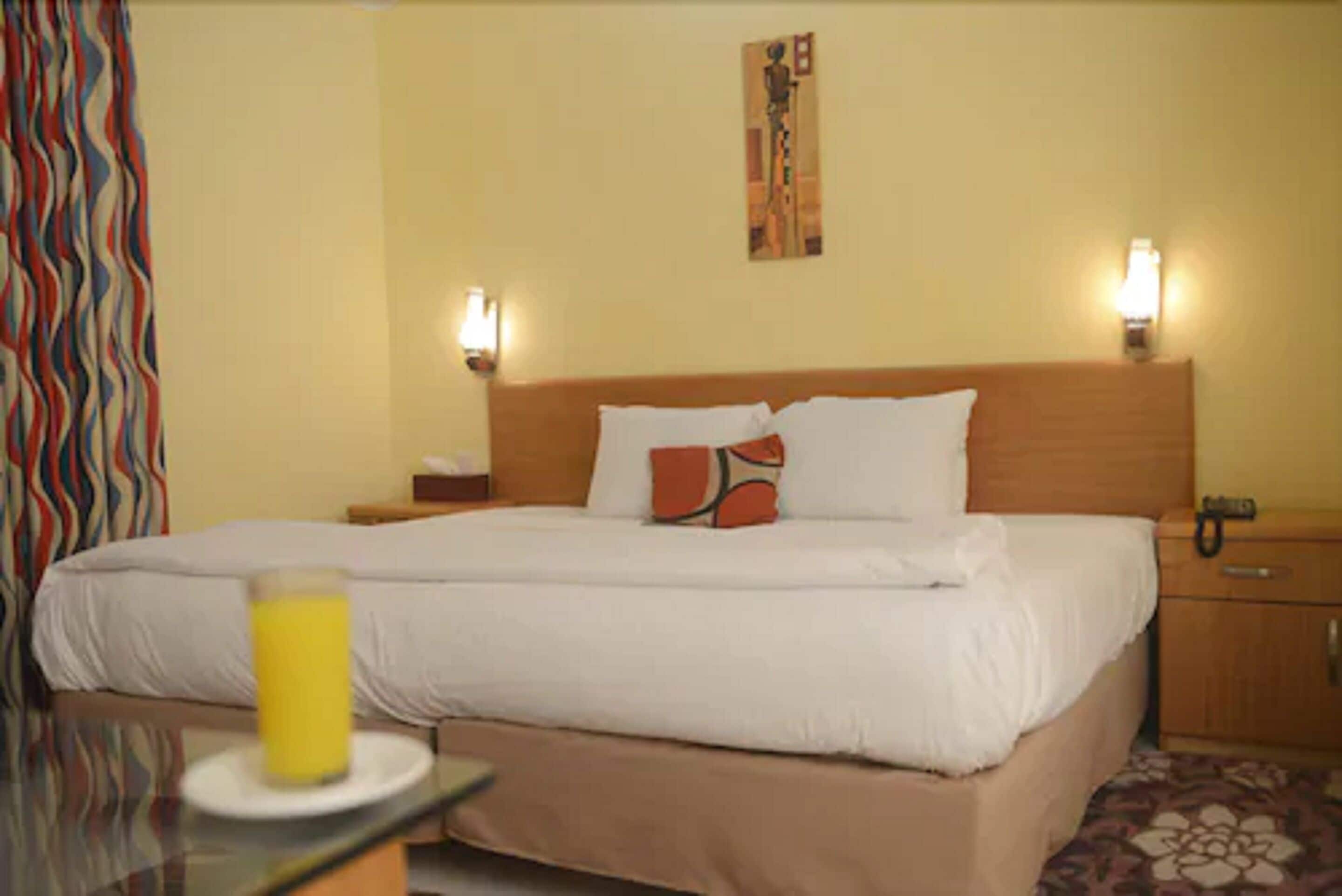 suite | minibar, in-room safe, desk, blackout curtains