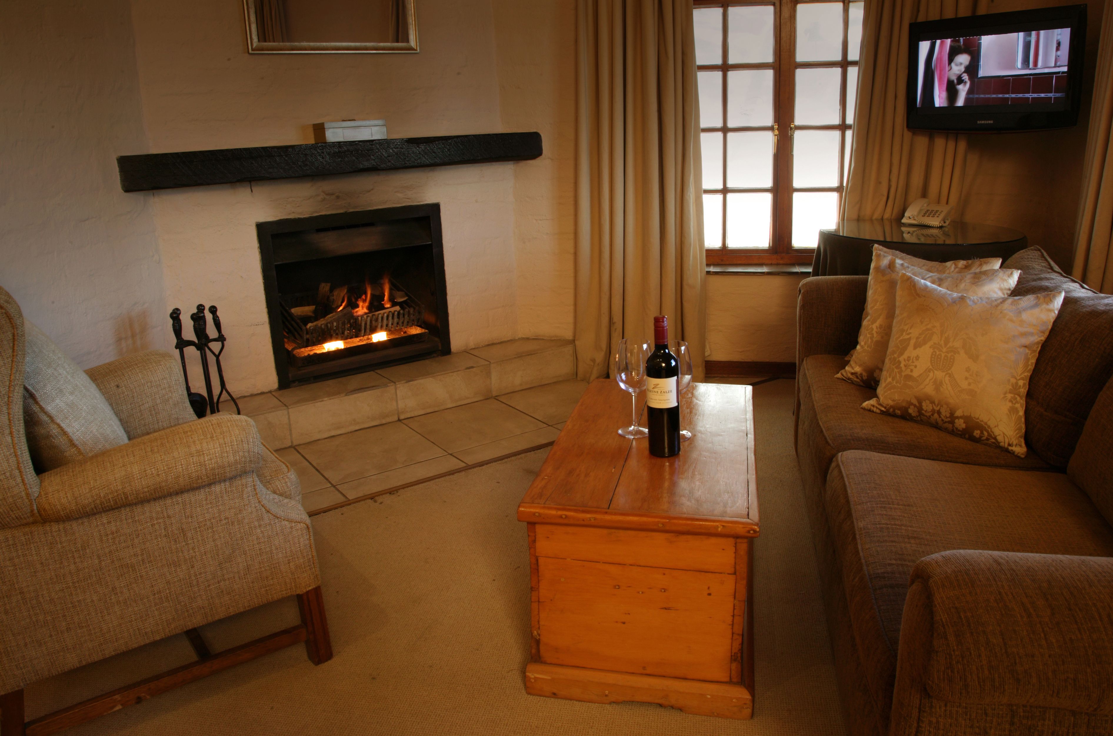 Tower Room | Living area | TV, fireplace