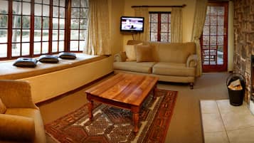 Royal Suite | Living area | TV, fireplace