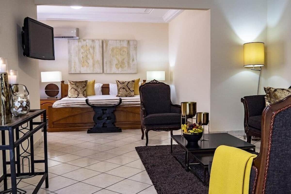 Executive Suite | Minibar, in-room safe, desk, laptop workspace