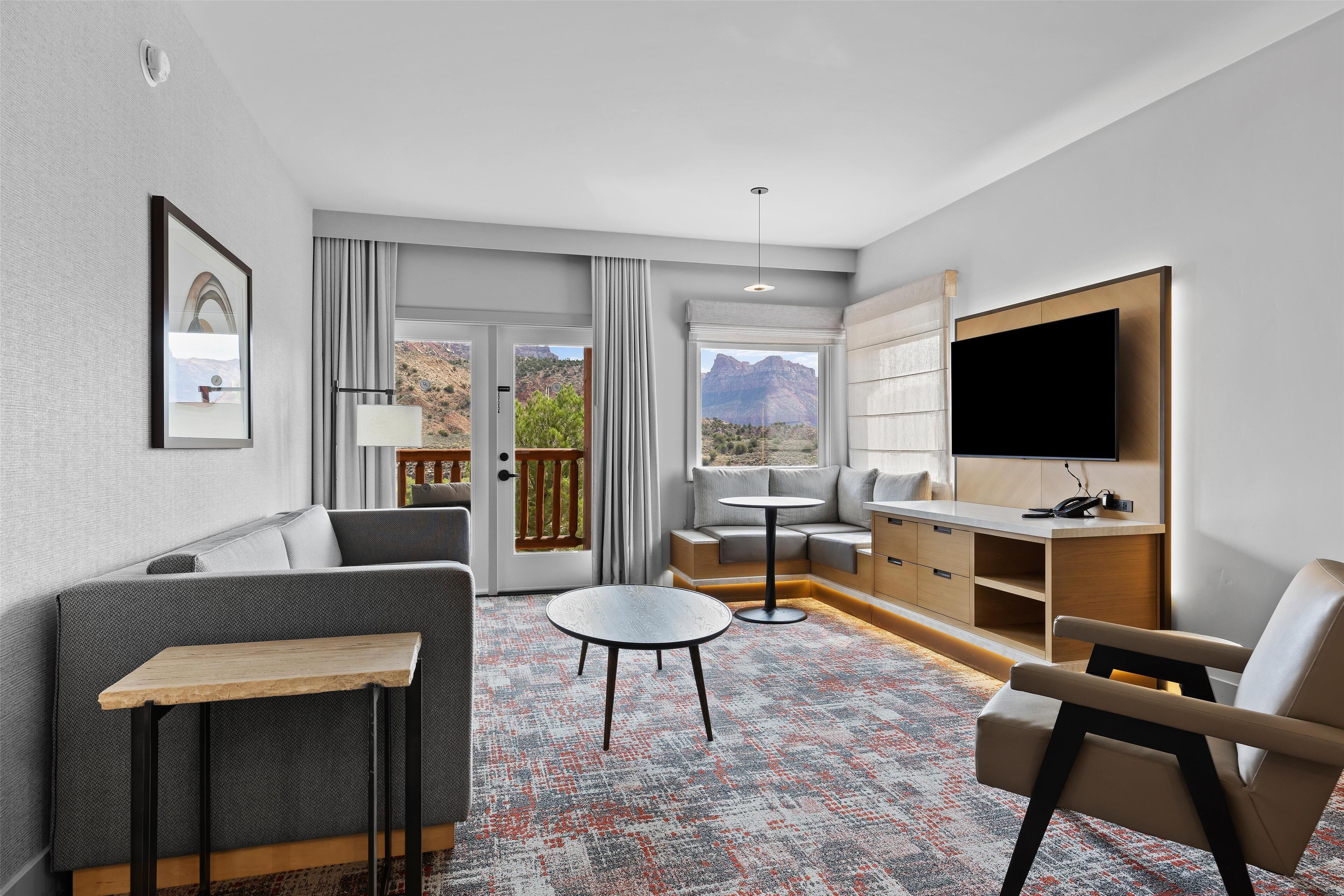 套房, 1 间卧室 | 起居区 | 32-英寸纯平电视 （配备卫星频道）、电视