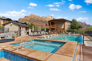 Outdoor pool, open 8:00 AM to 10:00 PM, pool umbrellas, pool loungers - Hotel De Novo Springdale, Tapestry Collection by Hilton (Springdale)