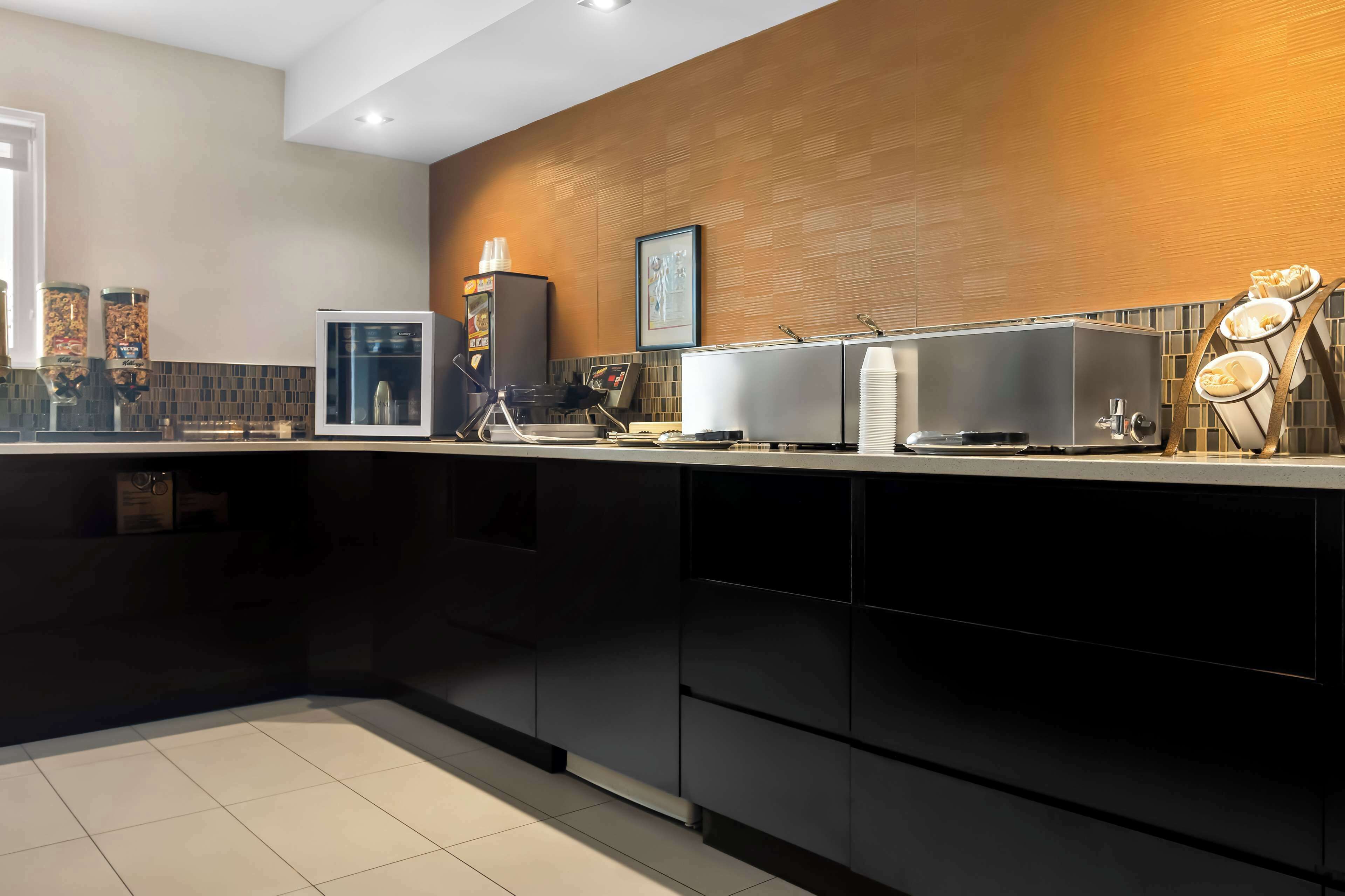 free daily continental breakfast