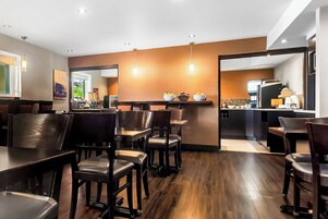 Desayuno continental gratuito y diario