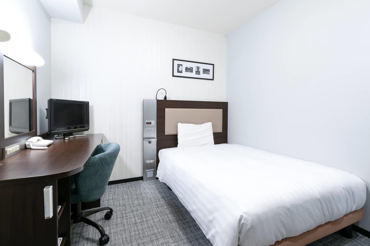 Standard Double Room, Non Smoking | Egyptian cotton sheets, desk, blackout drapes, soundproofing