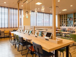 Petit déjeuner complet compris tous les jours