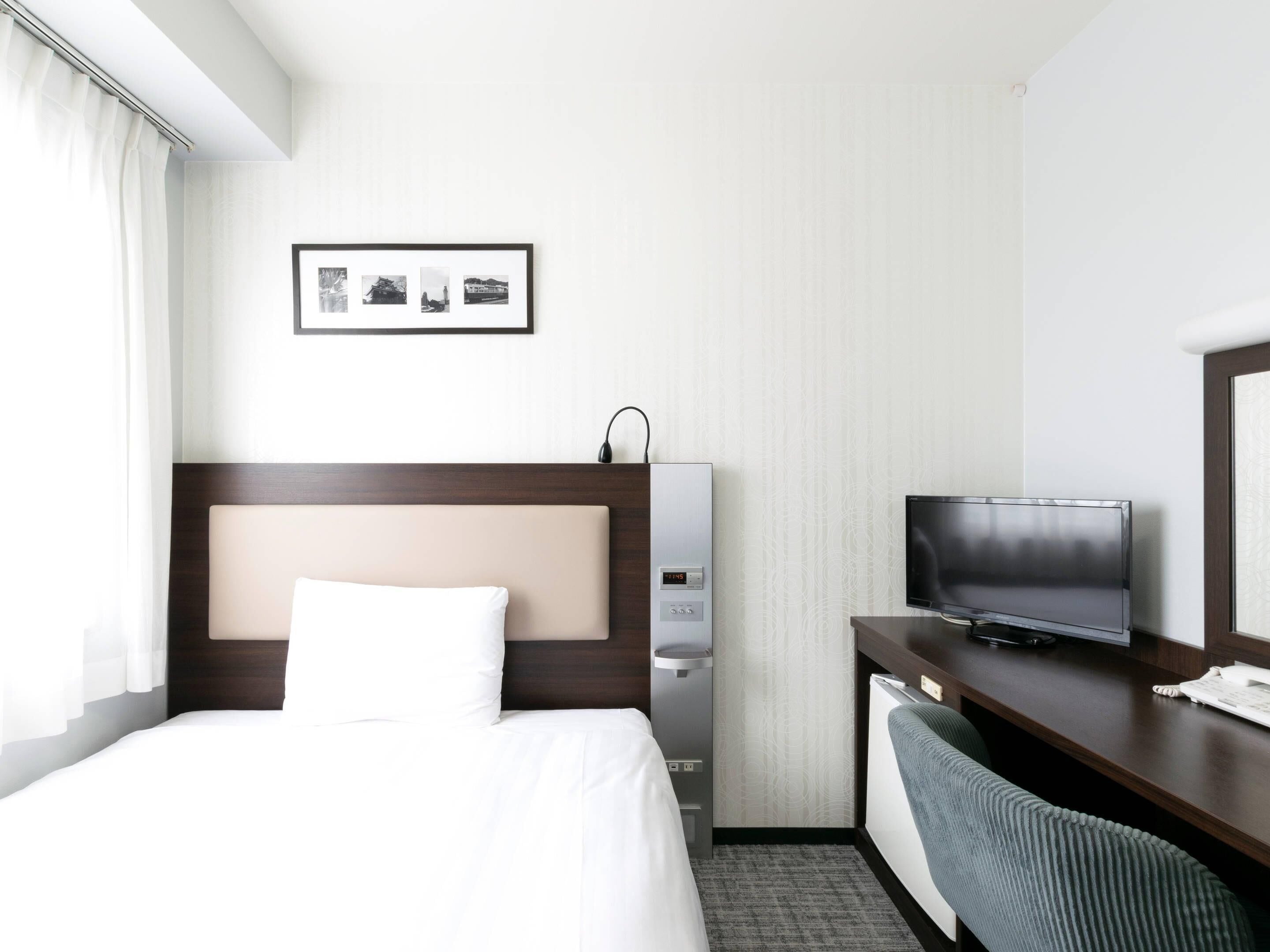 Standard Double Room, Non Smoking | Egyptian cotton sheets, desk, blackout drapes, soundproofing