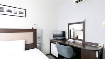 Standard Double Room, Non Smoking | Egyptian cotton sheets, desk, blackout drapes, soundproofing
