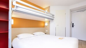 A hotel room with a bed, a red wardrobe, a white door, and a light fixture above the bed. - Premiere Classe Epernay (Epernay)