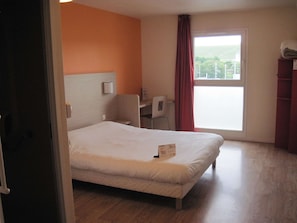 Desk, blackout curtains, soundproofing, free cots/infant beds