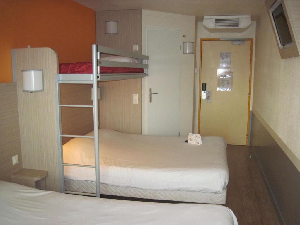 Desk, blackout curtains, soundproofing, free cots/infant beds