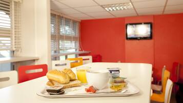 Sarapan ala kontinental setiap hari (EUR 6.50 per orang)