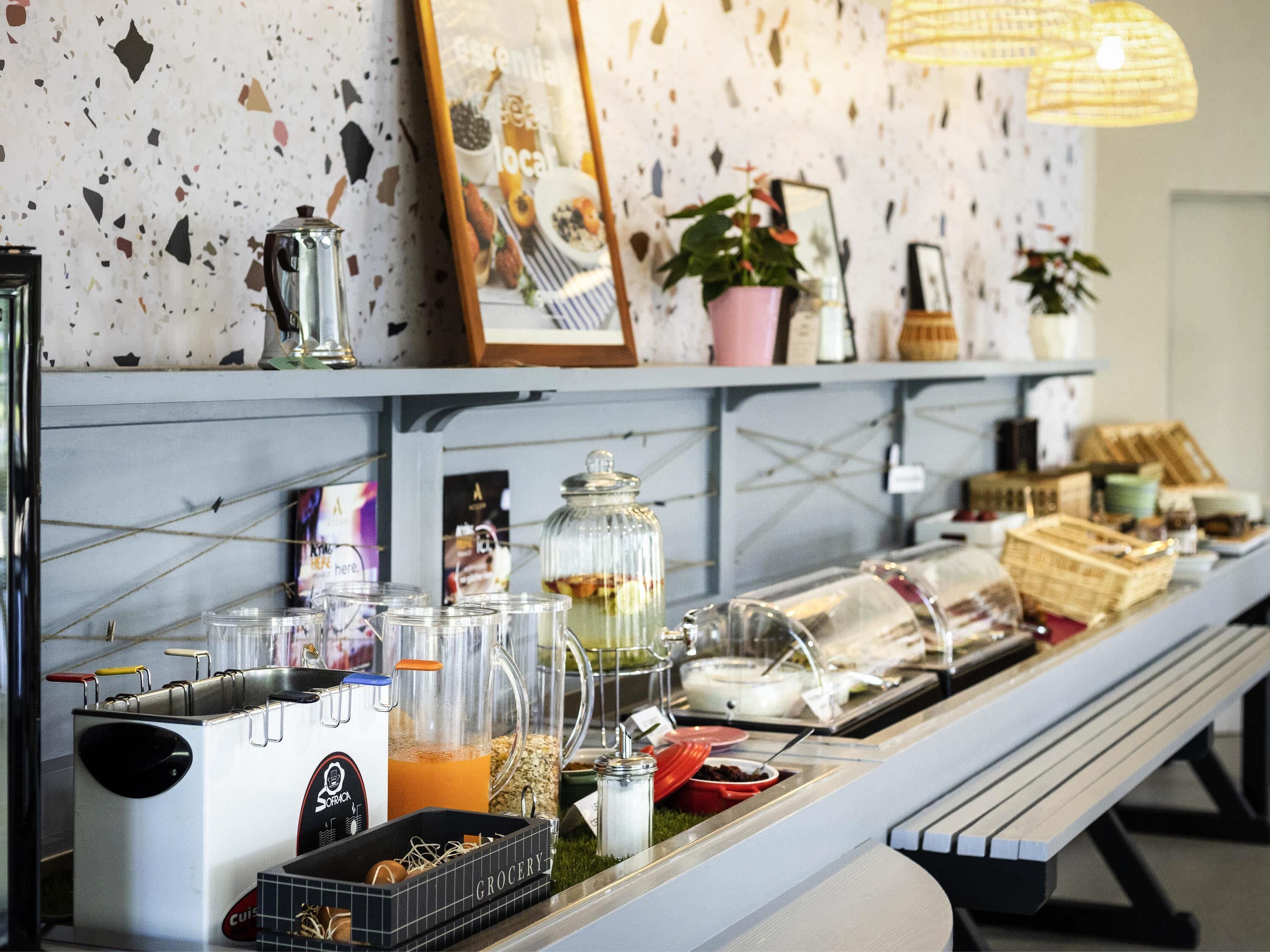 Petit déjeuner buffet servi tous les jours en supplément