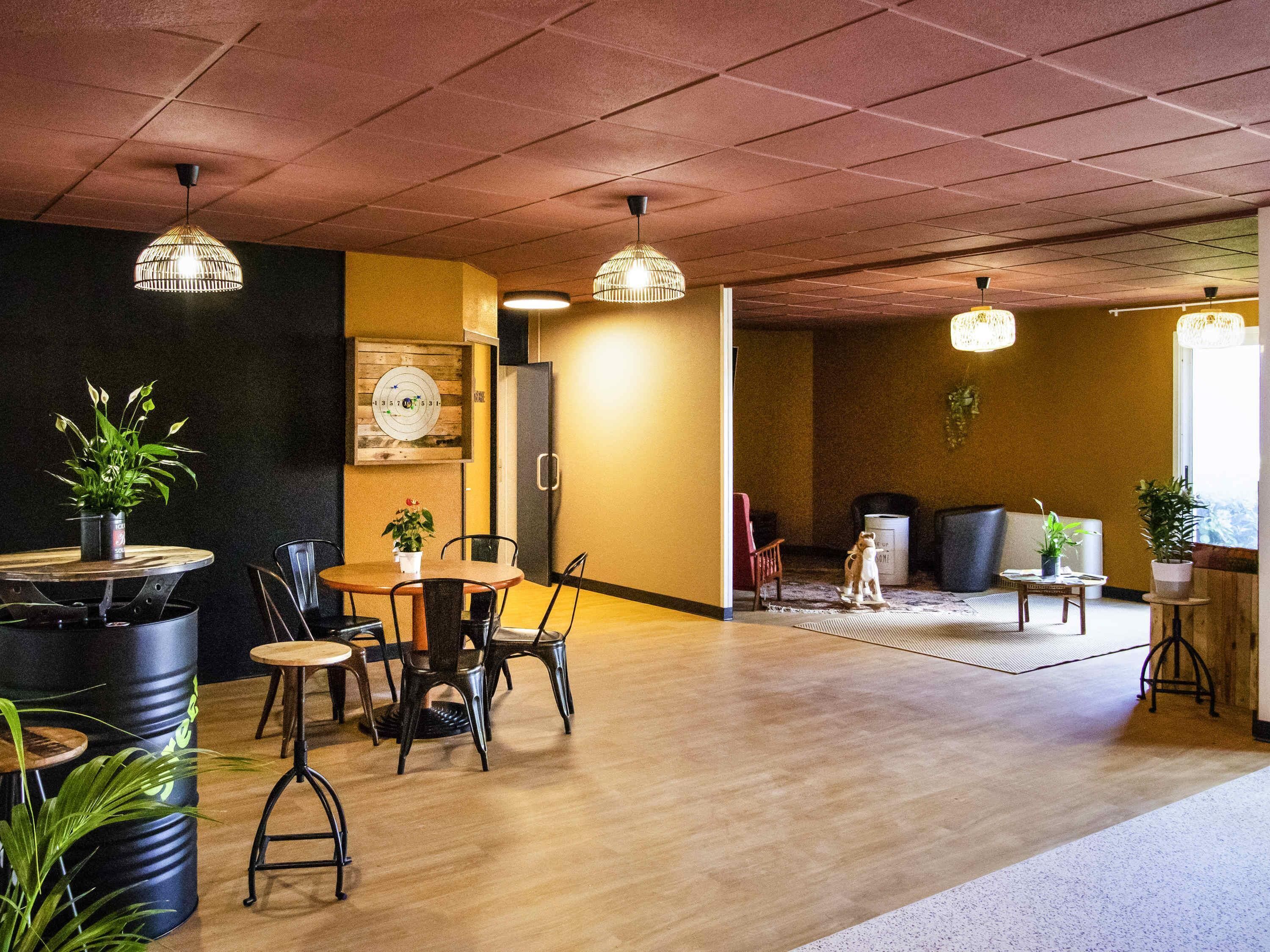 Meeting facility