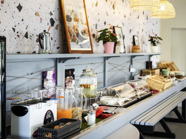 Frokostbuffé hver dag (EUR 12 per person)