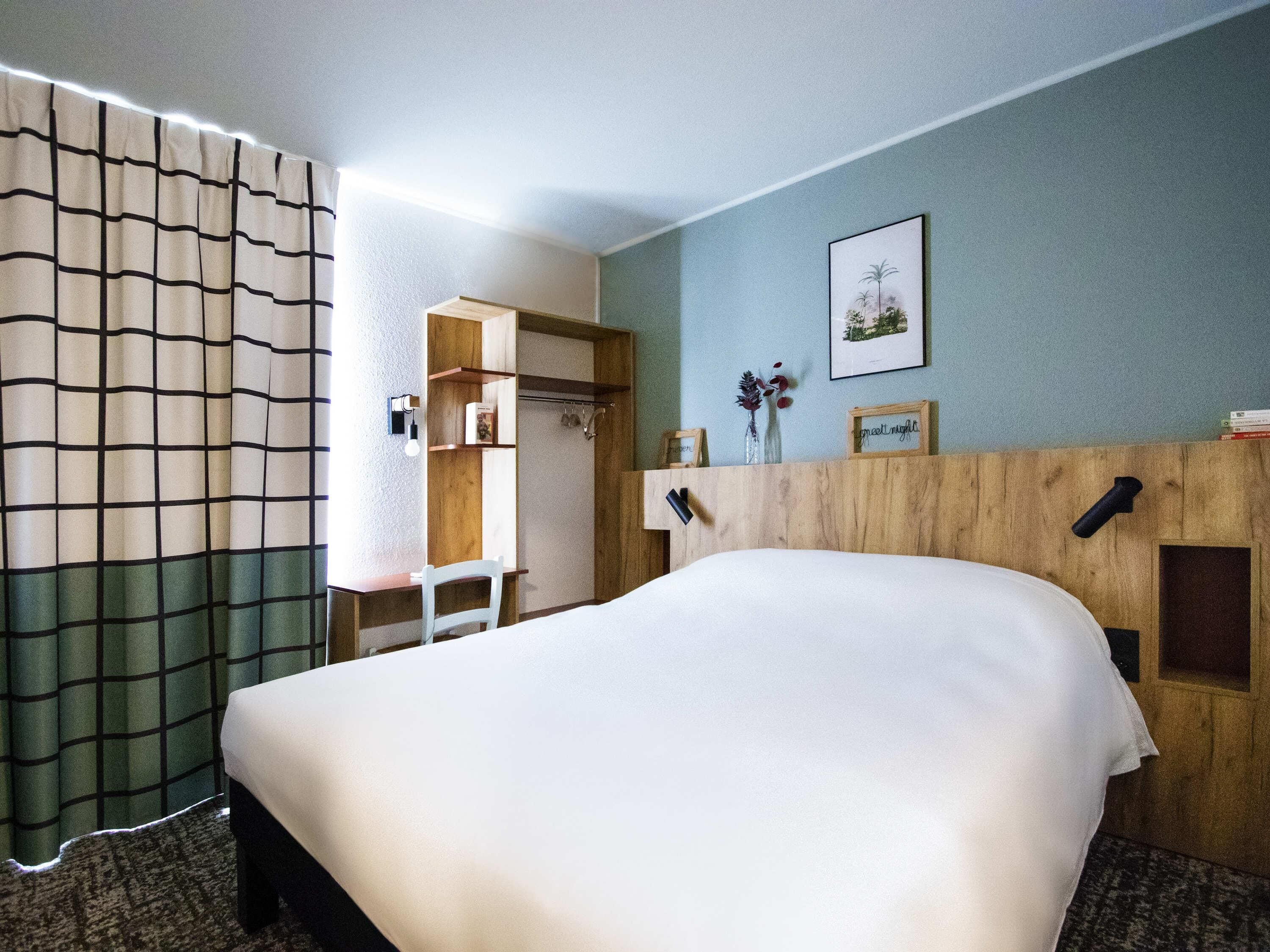 Pop Room with a double bed | 1 室のベッドルーム、デスク、ノートパソコン用作業スペース、防音設備