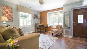 Room (The Tranquility Suite) | Living area | 32-inch flat-screen TV with satellite channels, TV