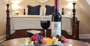 Room (The Overlook) | Premium bedding, desk, iron/ironing board, free WiFi - Hillbrook Inn (Charles Town)