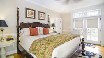 Room (Sunset Suite - Farmhouse) | Premium bedding, desk, iron/ironing board, free WiFi