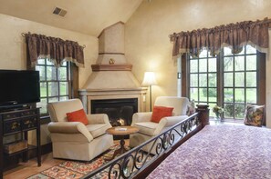 غرفة (The Fall Cottage) | أغطية فراش متميزة ومكتب ومكواة/لوح كي وواي فاي مجانًا