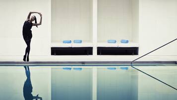 2 indendørs pools, 2 udendørs pools, parasoller, liggestole