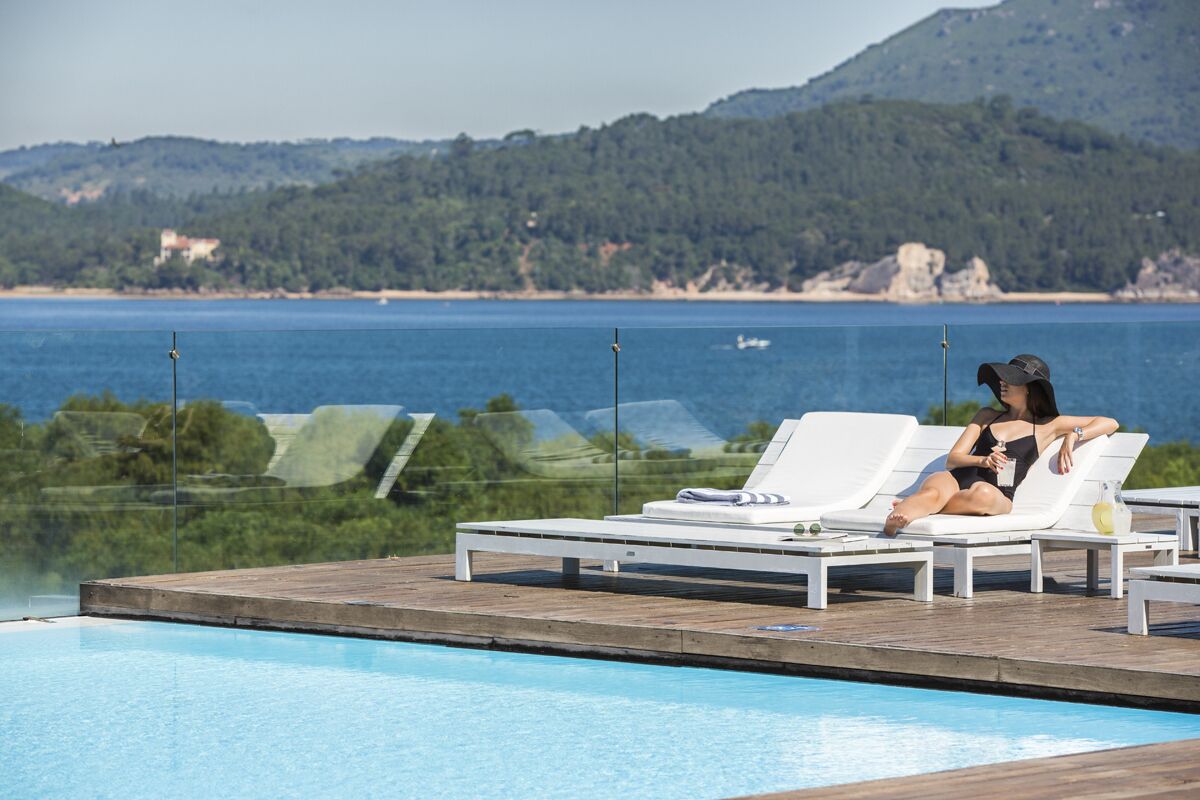 2 indoor pools, 2 outdoor pools, pool umbrellas, sun loungers