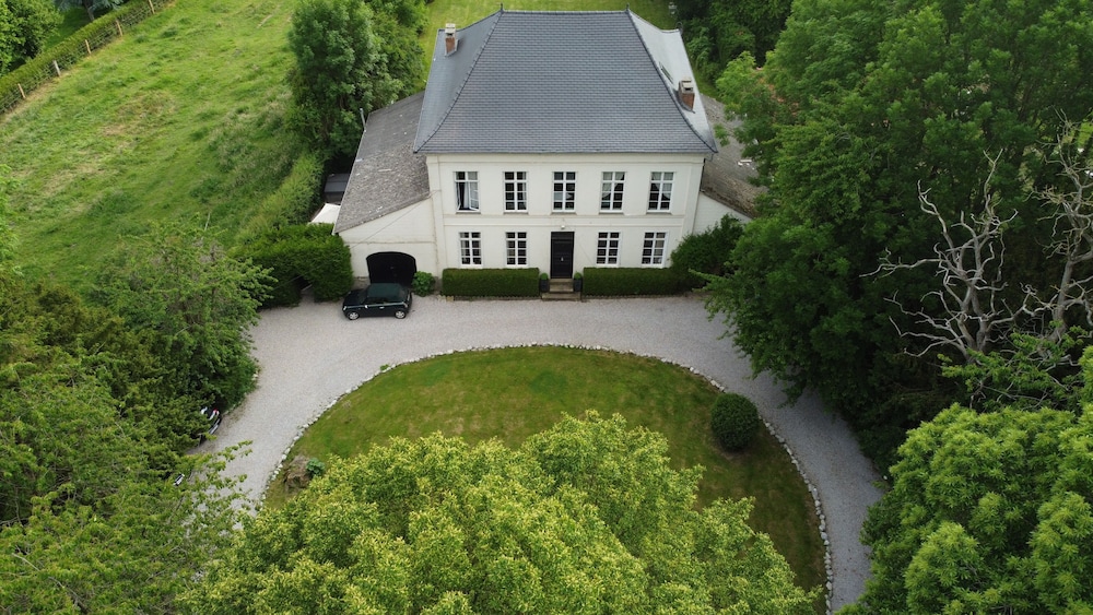 Maison De Plumes image
