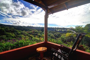 Quarto casal superior, 1 cama Queen | Terraço/pátio