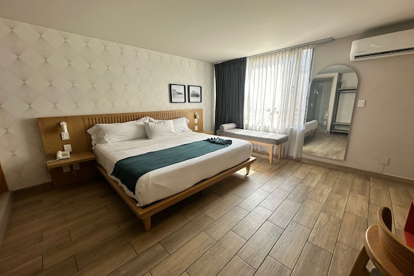 Suite estudio junior | Escritorio, wifi gratis y ropa de cama