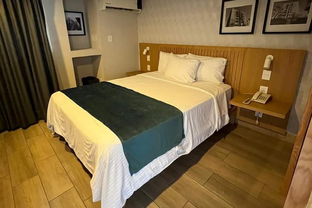 Deluxe tweepersoonskamer | 1 slaapkamer, een bureau, gratis wifi, beddengoed