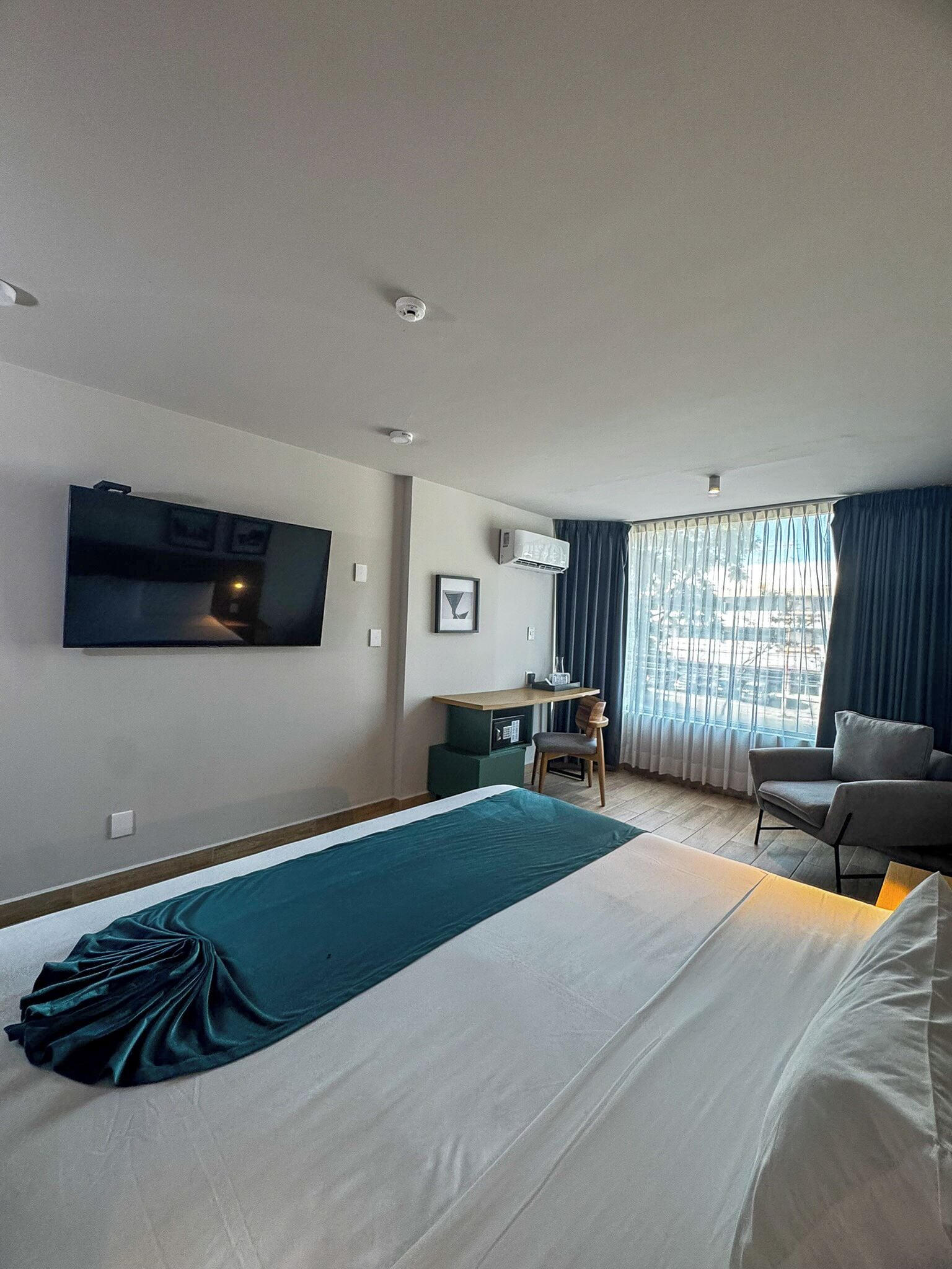 Habitación ejecutiva, 1 cama King size | Escritorio, wifi gratis y ropa de cama 