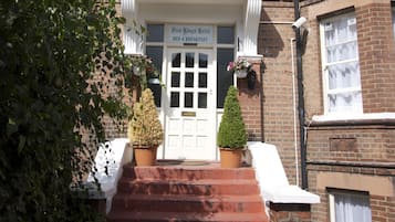 Façana frontal de l'allotjament